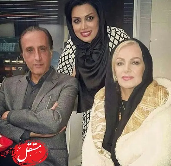 خبرگوی شبکه یک در کنار خانم‌های بازیگر + عکس