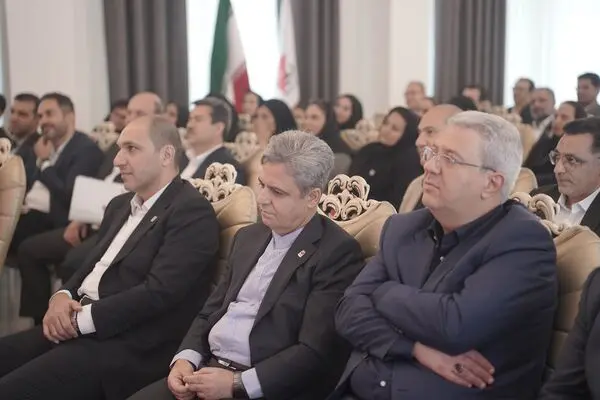 نشست هم اندیشی معاونین، مدیران و روسای شعب بیمه ما