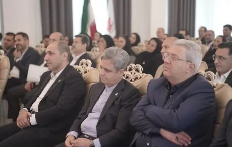 نشست هم اندیشی معاونین، مدیران و روسای شعب بیمه ما