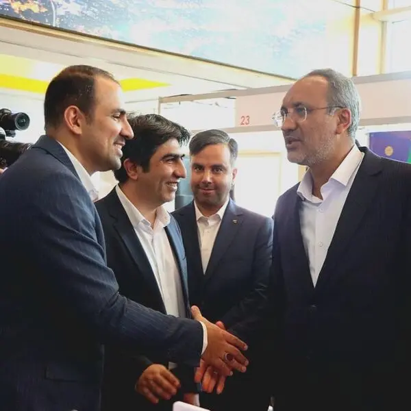 بازدید رئیس‌کل بیمه مرکزی جمهوری اسلامی از غرفه بیمه دی در همایش "بیمه و توسعه"