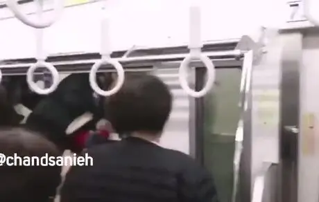 بدل جوکر قبل از آتش زدن قطار 15 نفر را چاقو زد! 