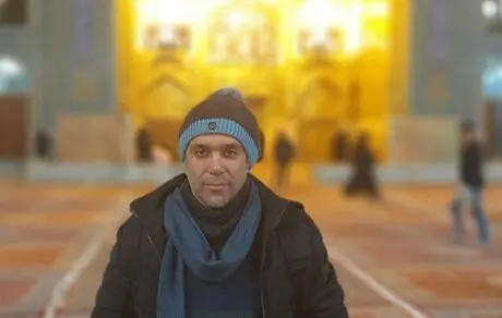 کمدین مشهور در مرقد مطهر امام رضا(ع) + عکس