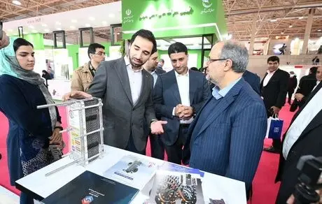 بازدید جعفری از غرفه دانش بنیان ها در نمایشگاه ایران متافو