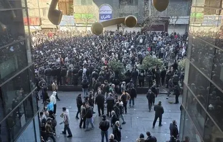 حکمرانان خودشان برای اصلاح سیاست‌ها پیشقدم شوند؛ قبل از آنکه مردم یا بیگانگان وارد شوند
