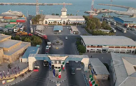 رشد ۱۳۹ درصدی حمل و نقل ساحلی کالاهای نفتی و غیرنفتی/ ترانزیت خودرو در بندر لنگه، ۴۶ درصد افزایش یافت / ترابری دریایی ۴۰۰۰ مسافر و گردشگر در مسیرهای بین‌المللی