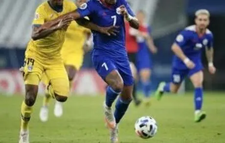 اشتباهات عجیب داوری در گروه پرسپولیس