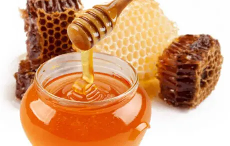 عسل با موم بهتر است یا بی‌موم؟