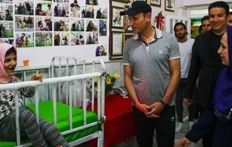گل محمدی با دختران کم توان ذهنی پا به توپ شد 