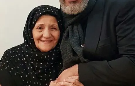امیر خان جعفری در کنار مادر + عکس