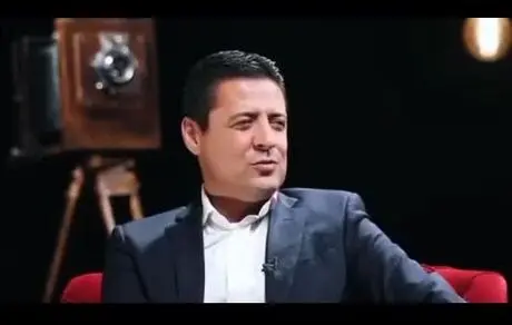 در شان خانم‌ ها نیست که قلیان بکشند!