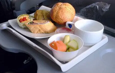 قبل از پرواز این غذاها را نخورید!