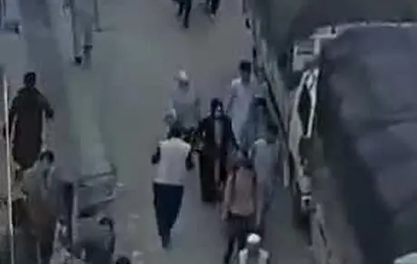 ویدئوی فرار مردم از دست طالبان