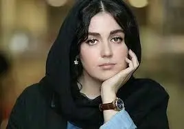 لباس و ژست جنجالی افسانه پاکرو+ عکس