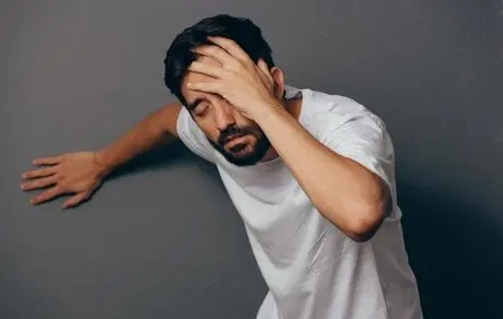 هنگام بلند شدن چرا دچار سرگیجه می شوم؟