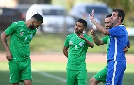 استراماچونی قید استفاده از یک آبی پوش را زد