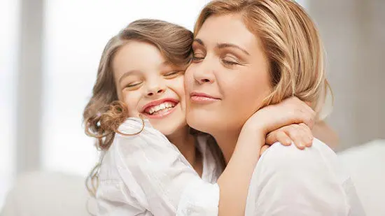 ۸ دلیل برای بغل‌کردن عزیزانتان