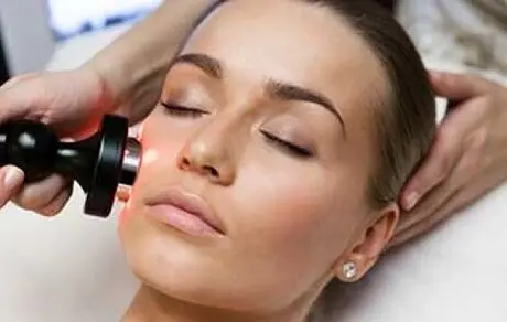 آیا لیزر بهترین گزینه برای رفع مشکلات پوستی صورت است؟