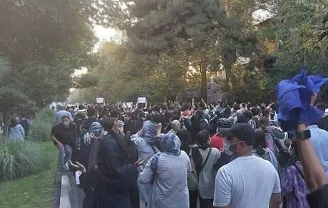 این‌هایی که کف خیابانند مردم‌اند و خواسته‌شان زندگی کردن است