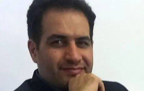  زیر سایه سیاست