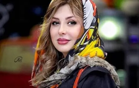 نیوشا ضیغمی حجاب را دور زد + عکس