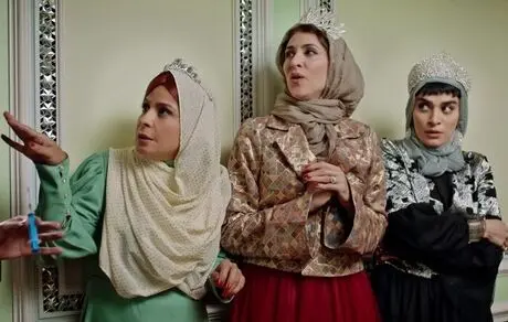 واژه‌ی خانه‌داری هم‌تراز شده با بی‌دغدغگی، لوس بودن و دنبال مد بودن و «دنبال قِر و فِر بودن»