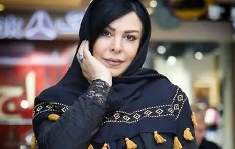 پاریس گردی خانم بازیگر به همراه پسرش