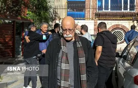 هنرمندان به خانه کیومرث پوراحمد رفتند