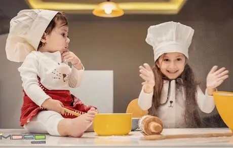 آشپزی کردن دختران شاهرخ استخری + عکس