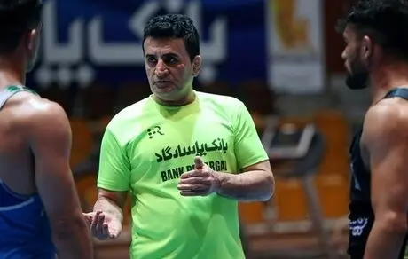 محمد بنا در جلسه فنی فدراسیون کشتی حاضر شد 