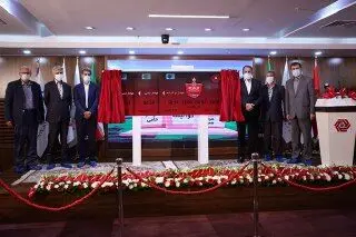 برگزاری آیین رونمایی از کارت هواداری باشگاه پرسپولیس با حضور مدیران ارشد بانک گردشگری و باشگاه پرسپولیس 
