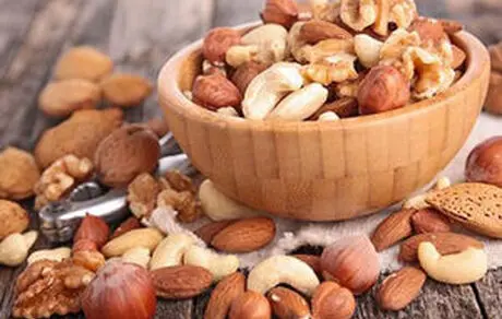 به خاطر قلب تان این ۴ نوع آجیل را هر روز بخورید
