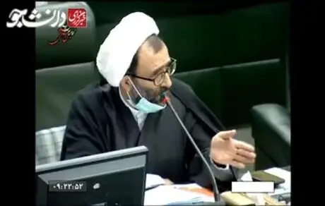 مشکل ما این است که آقای رئیس‌جمهور می‌ترسد از دفتر کارش بیرون بیاید