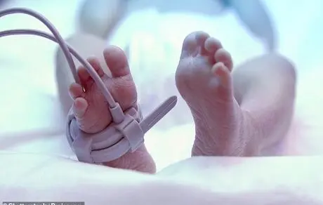 ابتلای نوزاد یک ماهه چینی به کروناویروس