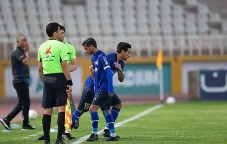 مومنی: قایدی به جای ناراحتی آنالیز کند چرا تعویض شده است