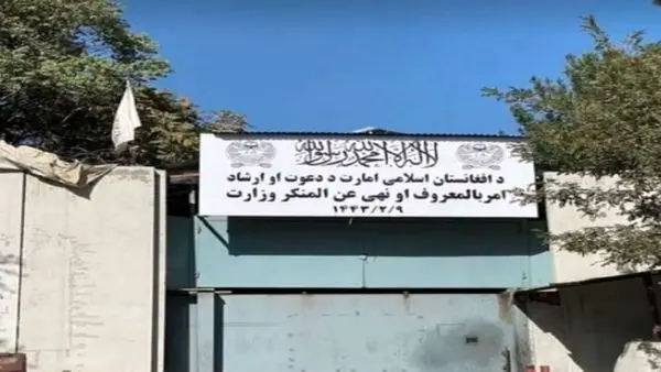 زنان با محارم شان به وزارتخانه ها و ادارات مراجعه کنند!