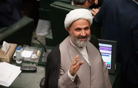 ماشین‌های شاسی بلندی که نمایندگان گرفتند مثل برنج و روغن می‌ماند که اداره‌ها می‌دهند! 