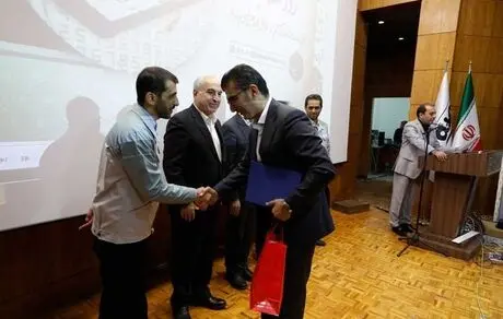 اختصاص موفق‌ترین عملکرد در حوزه مالیاتی گروه فولاد مبارکه به فولاد هرمزگان