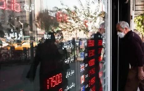 دولت ارز نیمایی را حذف کرد؛ دلار سر به فلک کشید 


