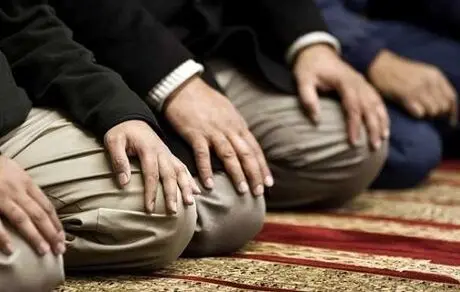 چرا در آخر نماز سلام می‌گوییم؟