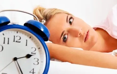 اگر گرسنه به تختخواب بروید، چه اتفاقی برای بدنتان می‌ افتد؟