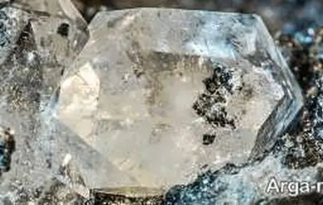 مشاهده سیلیکات پروسکایت برای اولین بار بر روی زمین