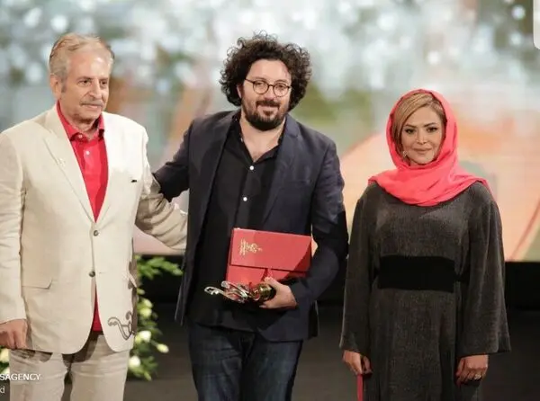 کمند امیرسلیمانی روی سن جشن حافظ+ عکس
