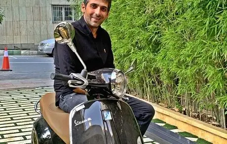 قیافه خسته حمید گودرزی با لبخندی بر لب