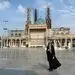 زیارت رفتن خانم مجری معروف + عکس 