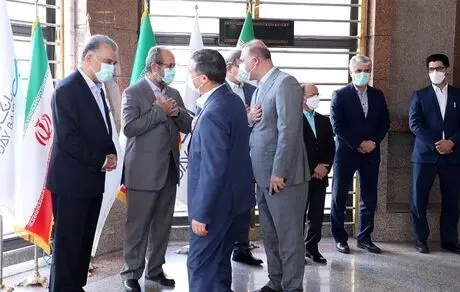 تأکید مدیرعامل بانک دی بر نقش محوری نظام بانکی در تحقق شعار سال