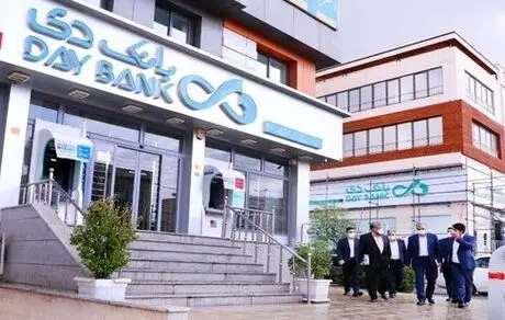 مدیرعامل بانک دی از شعب بازار آهن و شهرک راه آهن بازدید کرد