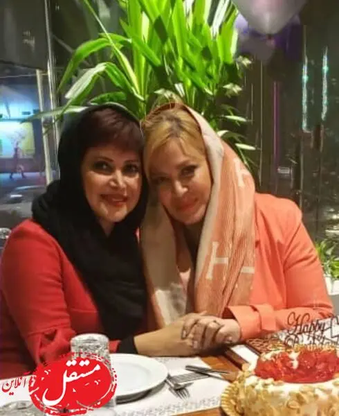 مهمونی شام کمند امیرسلیمانی و خانم بازیگر + عکس