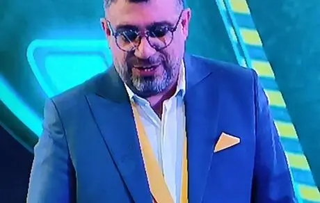پرچم اوکراین در لباس رضا رشیدپور 