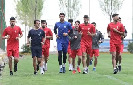بازیکنان پیکان دست به اعتصاب زدند