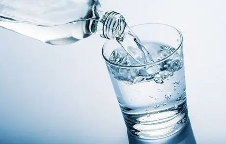 مصرف آب در صبح و به صورت ناشتا مفید است؟